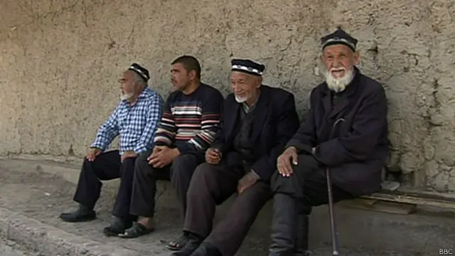 Таджикские аксакалы на границе