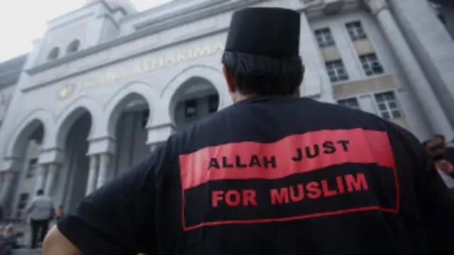 आईएस एक इस्लामिक चरमपंथी संगठन है, जो इराक़ और सीरिया में लड़ाई लड़ रहा है.