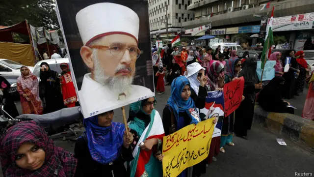 धार्मिक नेता ताहिरुल क़ादिर के समर्थक