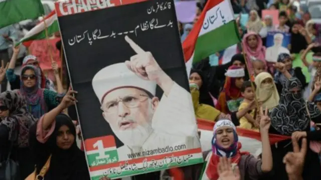 المحتجون كانوا في انتظار القادري القادم من كندا للترحيب به في مطار إسلام أباد.