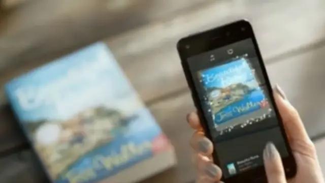 ’فائر فلائی‘ ایمیزون کے فائر فون پر ایک ایسا فیچر ہے جو صارفین کو اصلی چیزوں کو سکین کر کے ان کے بارے میں معلومات فراہم کر سکتا ہے