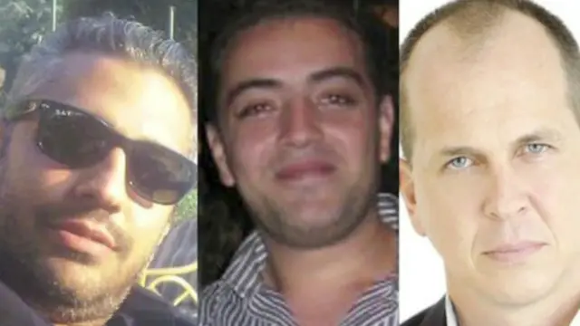 وُجهت إلى صحفي الجزيرة، (من اليمين) بيتر غريسته و باهر محمد ومحمد فهمي، تهما بنشر أخبار كاذبة 