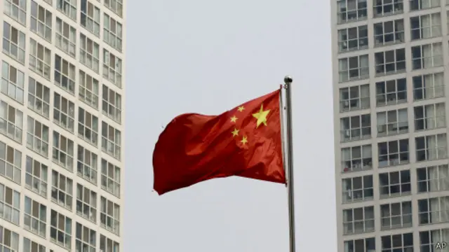 Internet membantu pemerintah CIna untuk mengawasi tindakan pejabat di lapangan.