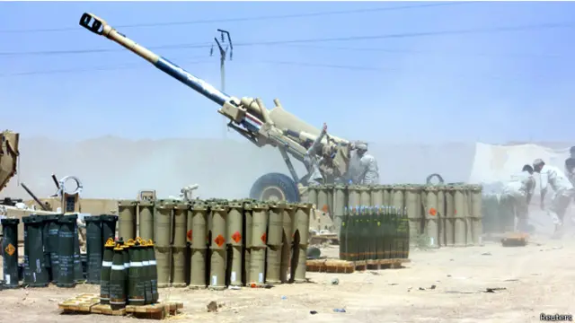 مدفعية الجيش العراقي تدك مواقع المسلحين في العظيم