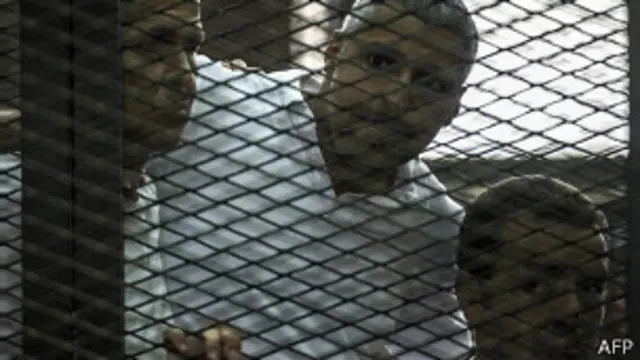 Periodistas de al Jazeera detenidos