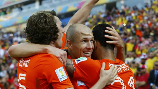 ہالینڈ نے اپنے آخری گروپ مچ میں چلی کو 2 - 0 سے شکست دی۔