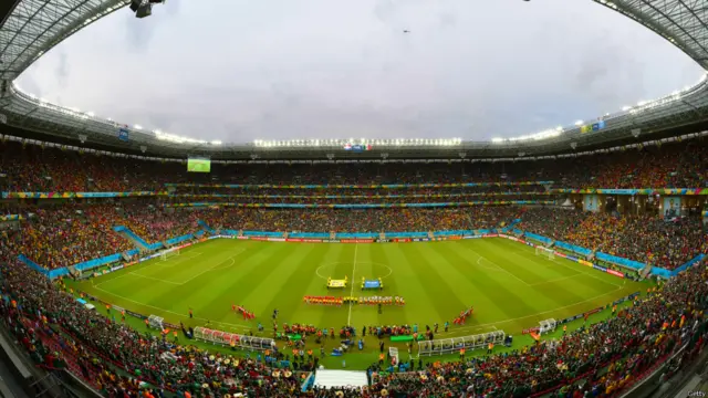 فٹبال ورلڈ کپ کے ابتدائی مرحلے میں گروپ اے کے فیصلہ کن میچ میں میکسیکو اور کروئیشیا برازیل کے شہر رسیفی کے پرنامبکو سٹیڈیم میں مدمقابل آئیں۔