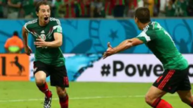 آندریس گورڈاڈو نے میکسیکو کے لیے دوسرا گول کیا