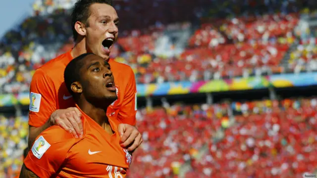 دیدار شیلی و هلند با نتیجه ۰-۲ به نفع هلند به پایان رسید