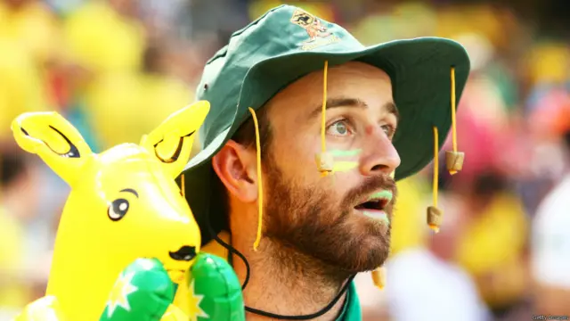 در بازی دیگر گروه B، اسپانیا سه بر صفر استرالیا را شکست داد