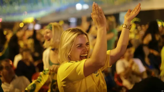 در گروه A، برزیل-کامرون و مکزیک-کرواسی رو در روی هم قرار گرفتند