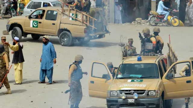 पाकिस्तान में सेना का अभियान