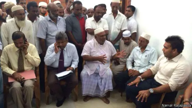 ප්‍රදේශයේ මුස්ලිම් ආගමික නායකයන් හමුවූ මන්ත්‍රීවරයා 