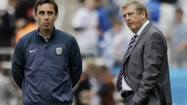 加里·内维尔是霍奇森的助手