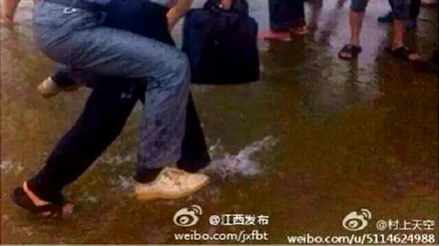 یہ تصویر سوشل میڈیا پر وسیع پیمانے پر شیئر کی گئی ہے