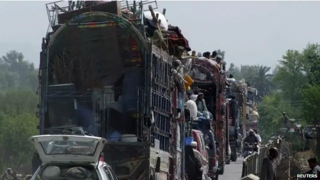 بےگھر ہونے والے لاکھوں لوگوں کو درپیش سب سے بڑا مسئلہ سر چھپانے کی جگہ اور امداد کا ہے