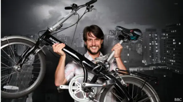 卢卡斯·坎约到哪里都骑车，不受世界杯交通阻塞的影响。