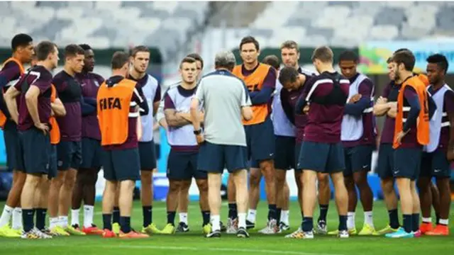 HLV Hodgson của tuyển Anh nói ông tin vào đội hình trẻ.