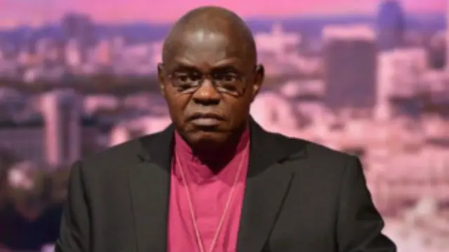 英国生活工资委员会主席约克大主教约翰•森塔穆促请英国政府应向更多人发放“生活工资”