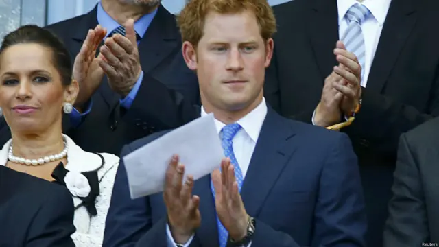 برطانوی شاہی خاندان کے شہزادہ ہیری بھی تماشائیوں میں موجود تھے۔