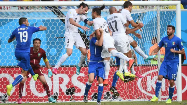 ضربه سر گودین که منجر به تنها گل اروگوئه به ایتالیا شد