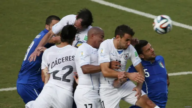 ضربه سر گودین که دروازه ایتالیا را باز کرد و پرونده اروگوئه را در جام جهانی باز نگه داشت 