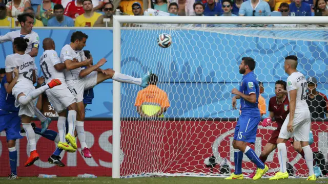 گودین با سر ضربه ایستگاهی را وارد دروازه ایتالیا کرد