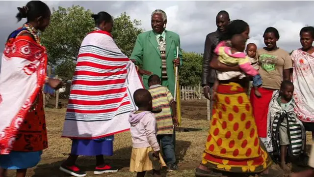 Keluarga besar Ntokot termasuk sangat besar.
