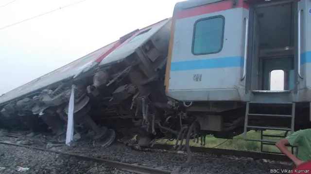 बिहार में दुर्घटनाग्रस्त राजधानी ट्रेन