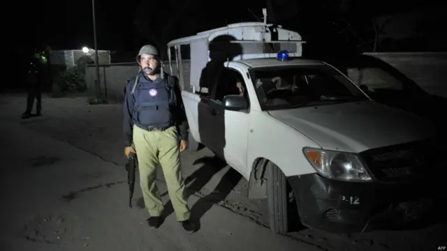 کراچی ایئرپورٹ پر شدت پسندوں کے حملے کے بعد سے ملک بھر کے ہوائی اڈوں پر سکیورٹی انتظامات سخت کیے گئے تھے تاہم پی آئی اے کے جہاز پر فائرنگ کے واقعے کے بعد پولیس کی مزید نفری ایئرپورٹ پہنچ گئی اور قریبی علاقوں میں سرچ آپریشن کر رہی ہے۔