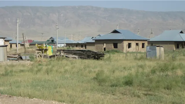 Human Rights Watch халқаро инсон ҳуқуқларини ҳимоя қилиш ташкилоти Тожикистонда Роғун ГЭСи қурилиши муносабати билан яшаб турган жойларидан кўчирилган инсонларнинг аҳволига бағишланган ҳисобот эълон қилган.