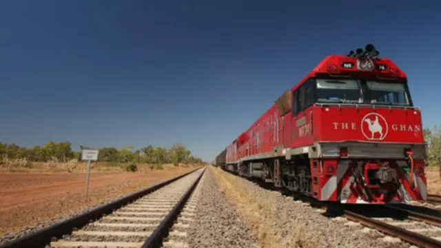 السكة الحديد تربط بين مدينتي داروين و أديلاييد. 