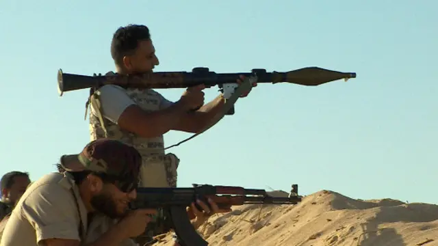 يدور القتال بين ميلشيا حفتر والمليشيات الإسلامية الداعمة للحكومة