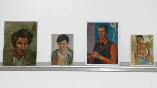 Ko‘rgazma "Fridom Xauz" inson haqlari tashkilotti tomonidan uyushtirilgan.