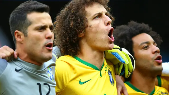 Бразильская сборная поет свой гимн