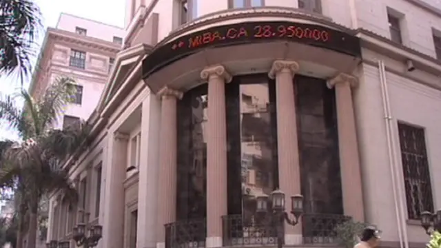 تواجه الميزانية المصرية إذ ترتفع فيها نسبة العجز بدرجة كبيرة.