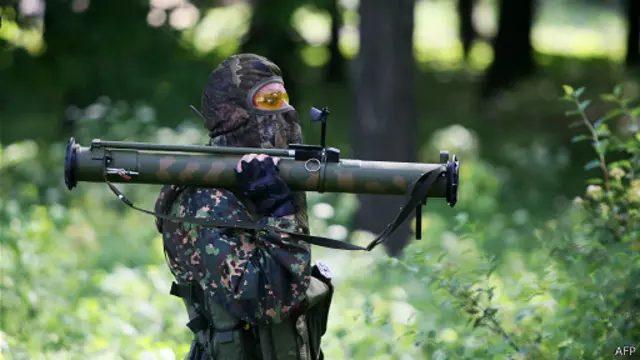 Боевик с гранатометов в Донбассе