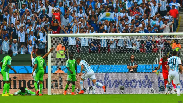 ایک منٹ بعد ہی روزو نے ارجنٹینا کی طرف سے کارنر پہ گول کر کے ارجنٹینا کو ایک بار پھر برتری دلوا دی۔