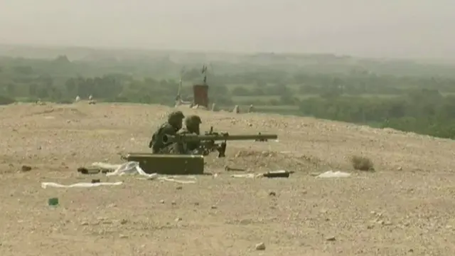 ....د جګړو له ویرې لا هم ګڼ شمیر کورنۍ خپلو کوورنو ته نه دي ستنې شوې او وايي له بیځایه شویو خلکو سره کافي مرستې هم نه دي شوي. 