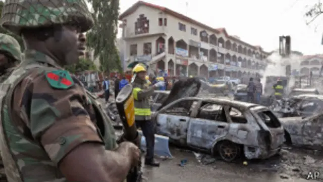 حکومتی ترجمان مائیک اومری نے اس بات کی تصدیق کی ہے کہ یہ دھماکہ بم حملہ تھا