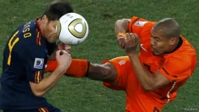 Volante holandês não poupou Xabi Alonso