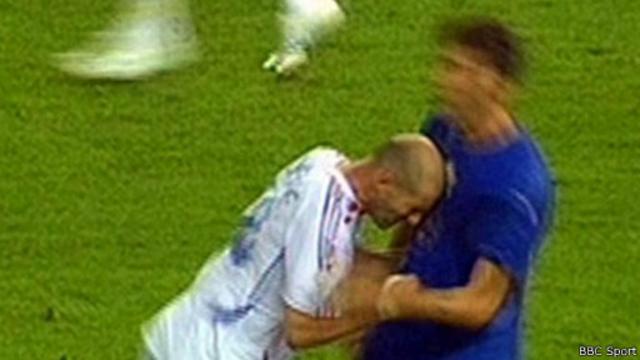 Zidane reagiu a provocação de Materazzi com uma cabeçada