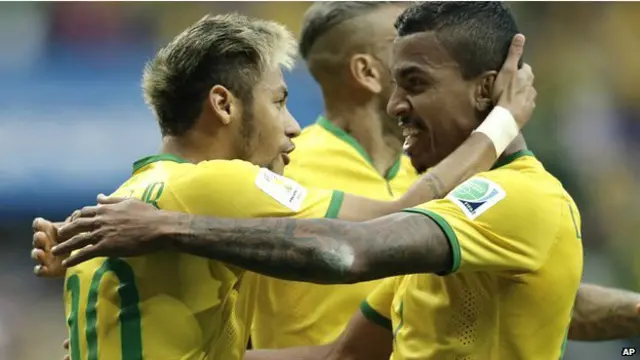 برازیل کی موجودہ ٹیم کے بارے میں خیال کیا جاتا ہے کہ دنیائے فٹبال میں اس ٹیم کے کھلاڑیوں کے اجسام پر سب سے زیادہ ٹیٹو بنے ہوئے ہیں