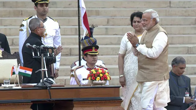 नरेंद्र मोदी, शपथ ग्रहण के दौरान