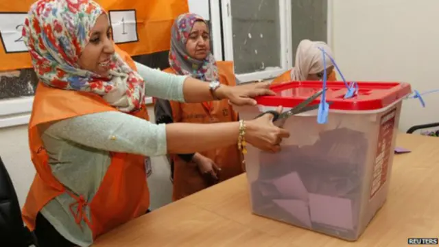 ټاکنیزو کارکوونکو تر رای اچونې صندوقونه وتړل