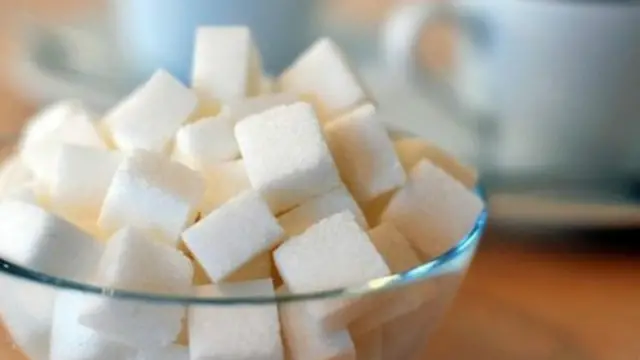 يئة الصحة العامة فى انجلترا فرض ضرائب على المشروبات السكرية لتقليل استهلاك الأطفال والمراهقين من السكر