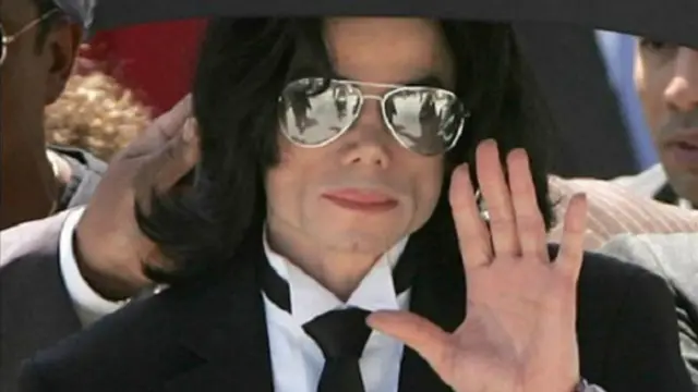 Ünlü şarkıcı Michael Jackson da reçete ile satılan bir ilacı fazla aldığı için ölmüştü. Ancak aldığı ilaç fentanil değil, demerol'du. 