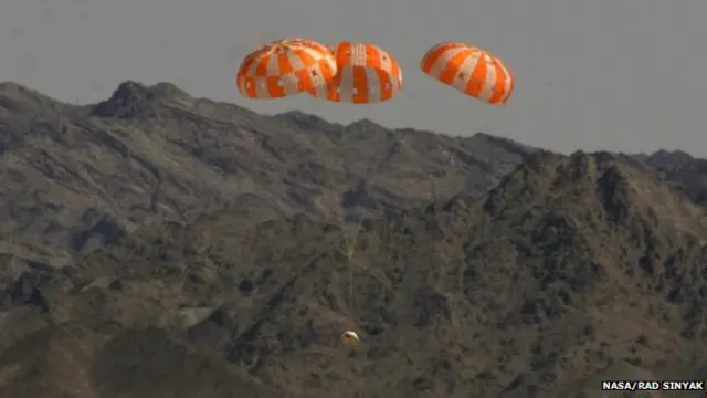 Парашюты в небе Аризоны