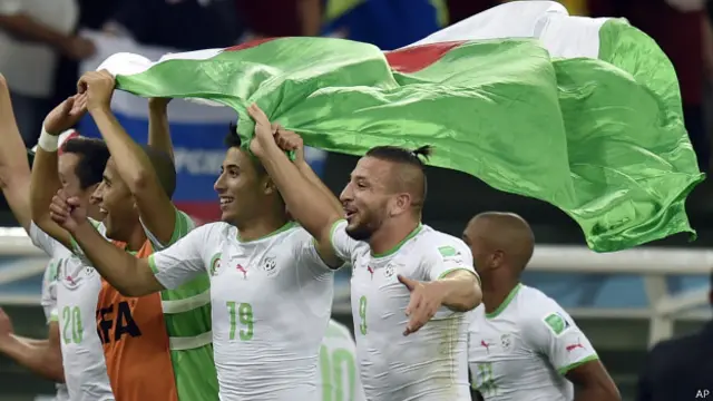 الجزائر کی ٹیم کے تمام کھلاڑی جبکہ بوسنیا کی ٹیم میں بیشتر کھلاڑی مسلمان ہیں