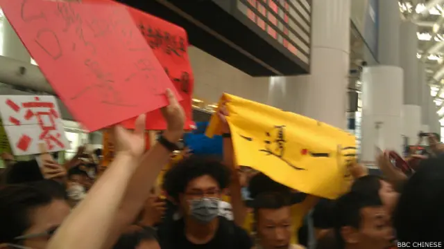 台湾示威抗议人士（BBC中文网照片，27/06/2014）